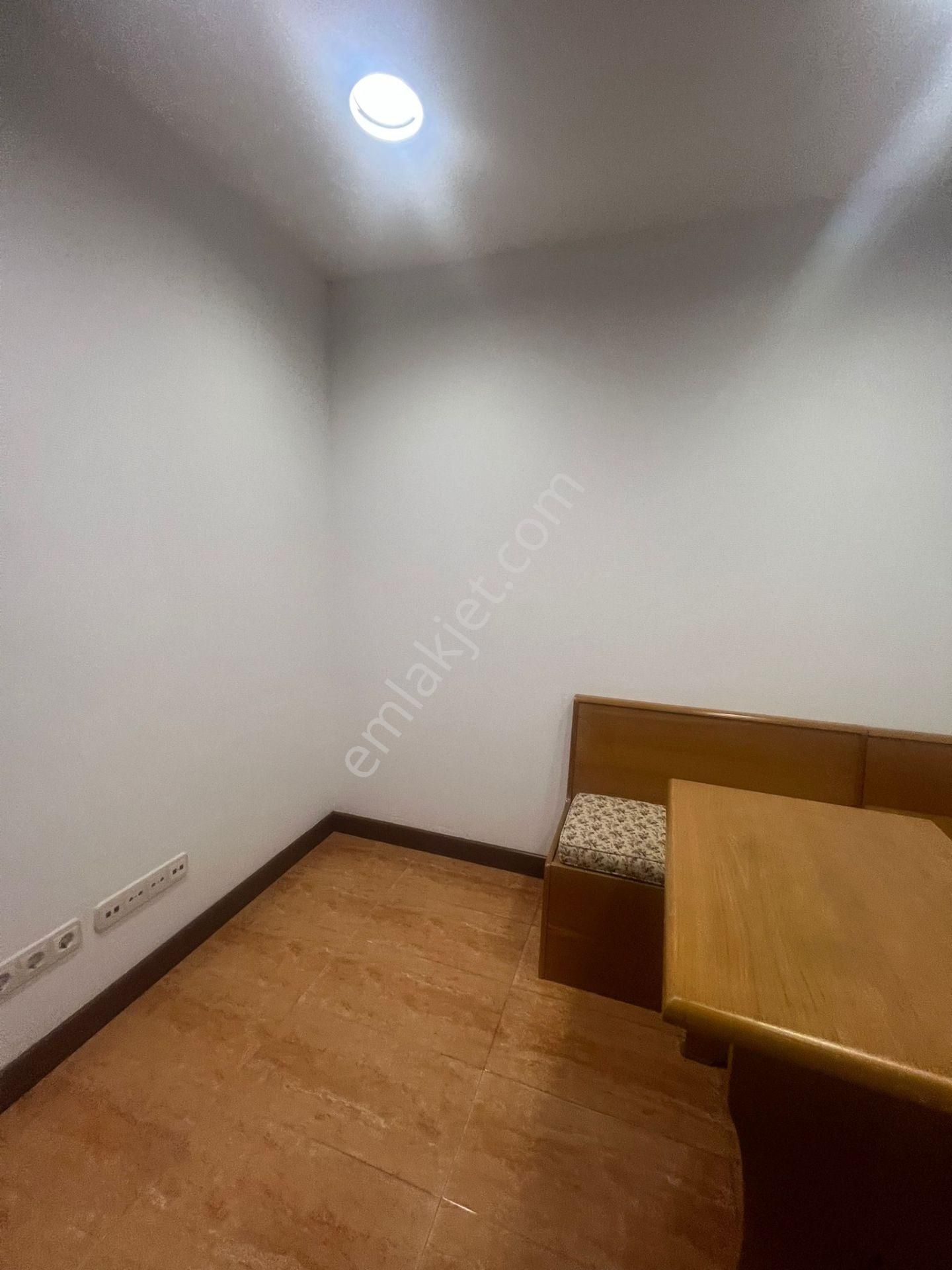 İstanbul Sarıyer Kiralık Plaza Katı  Maslak Giz 2000 Plaza'da İçi Yapılı Kiralık Güncel Ofis