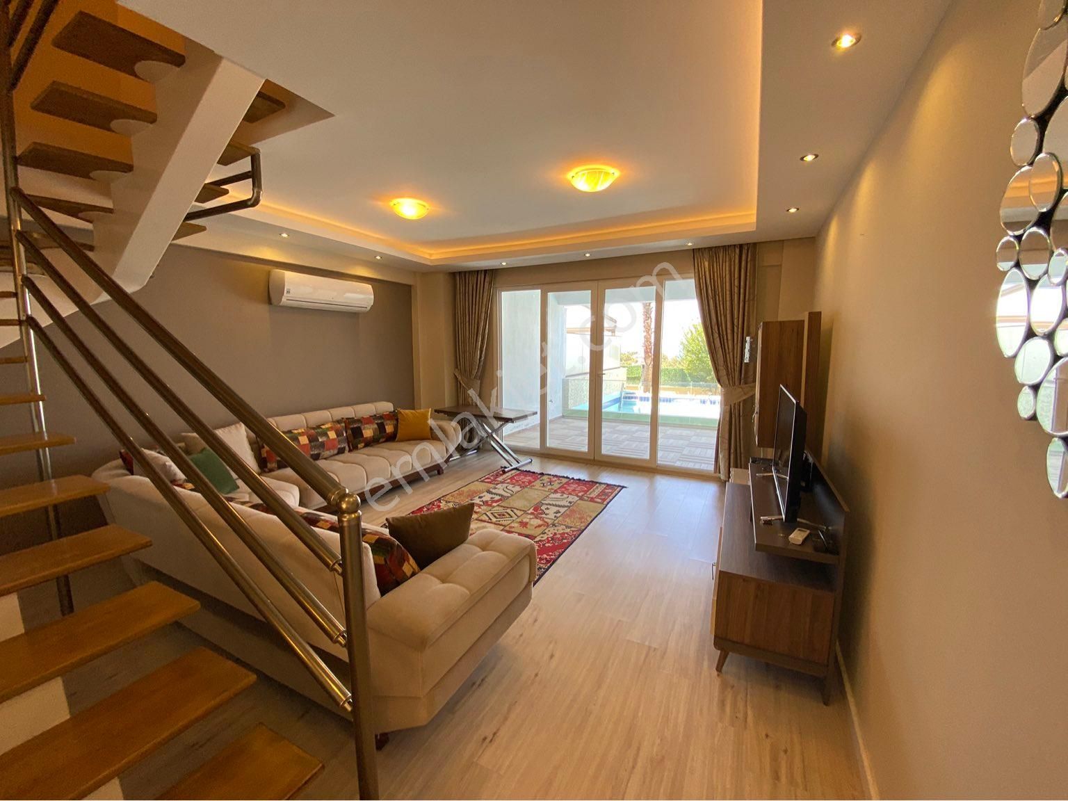 Kuşadası Merkezde Villa Tadında Özel Havuzlu Deniz Manzaralı Ters Dubleks - Görsel 25