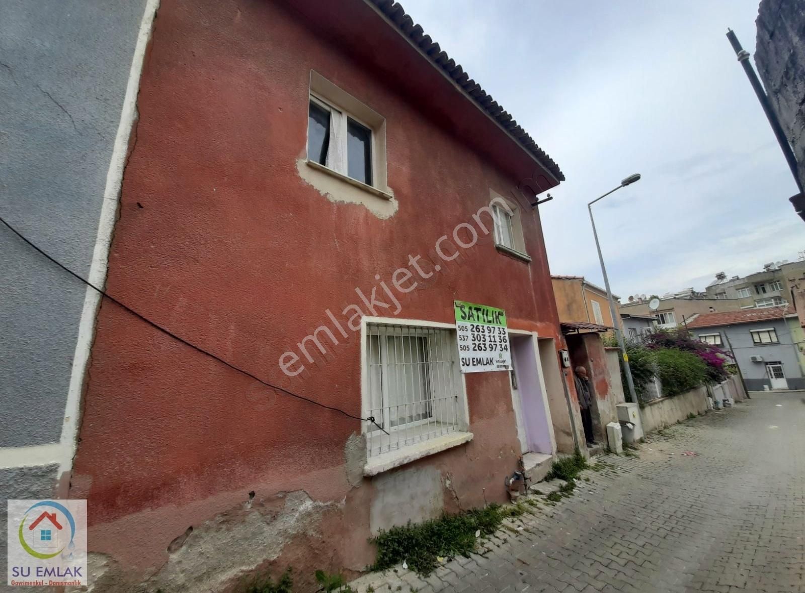 Tire Cumhuriyet Satılık Müstakil Ev TİRE CUMHURİYET MAH ÇARŞI İÇİNDE 155 M2 AYRI GİRİŞİ OLAN 3 EV