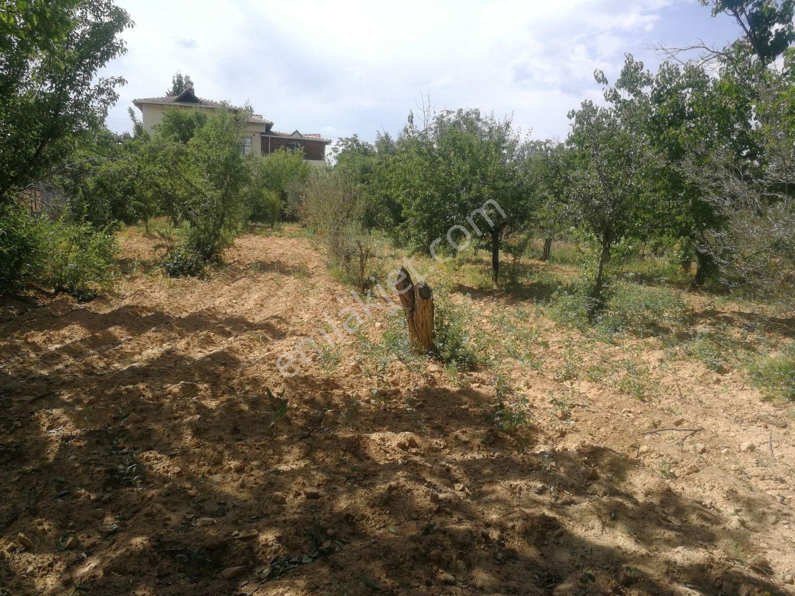 Şahinbey Yamaçtepe Satılık Villa İmarlı  Yamaçtepe merkezi konumda ormanın yanı başında bakımlı A2 İmarlı Arazi ve Ev