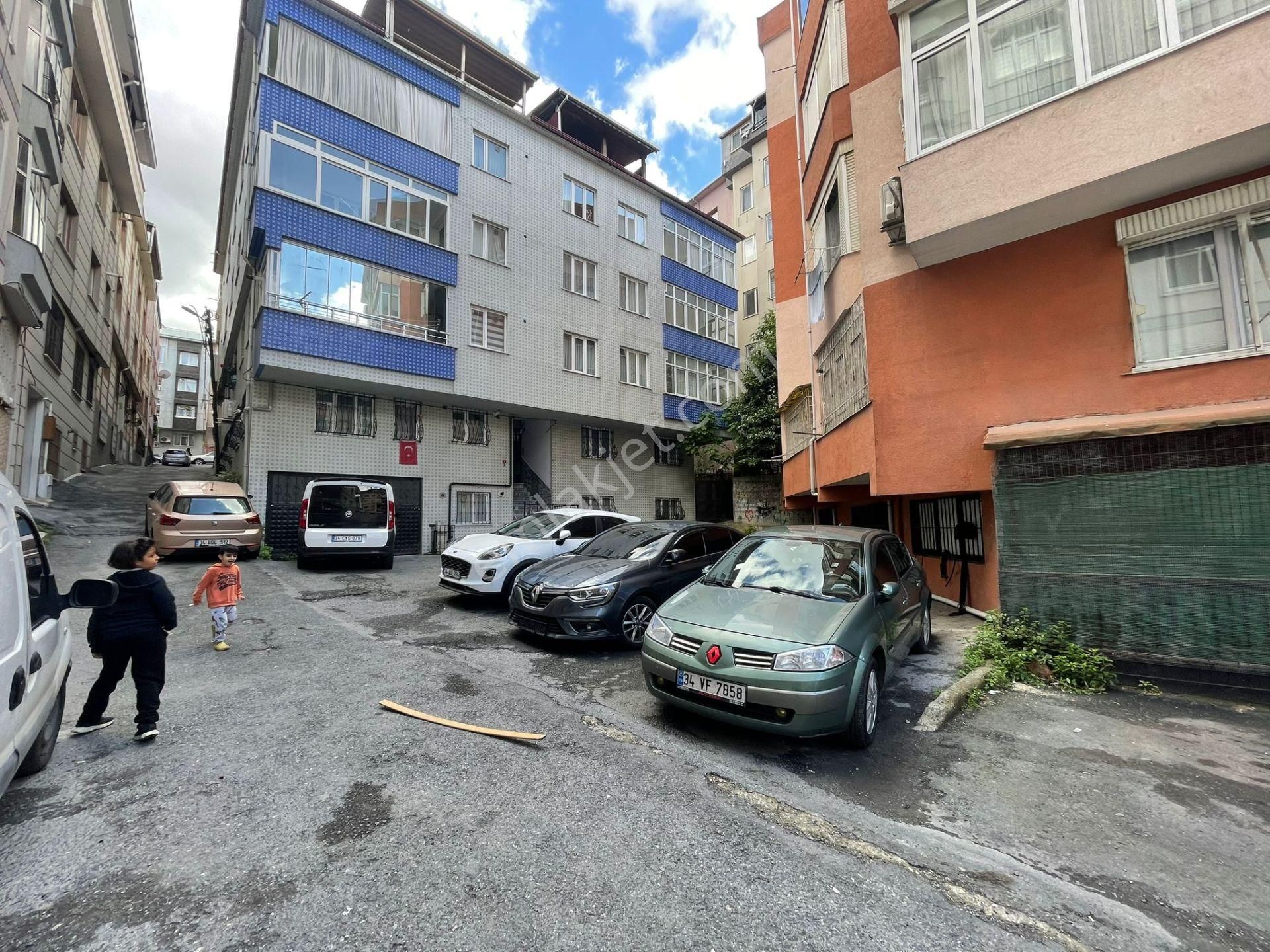 Eyüpsultan Rami Cuma Satılık Daire  RAMİ CUMA MAHALLESİ'NDE GENİŞ ARA KAT SATILIK DAİRE