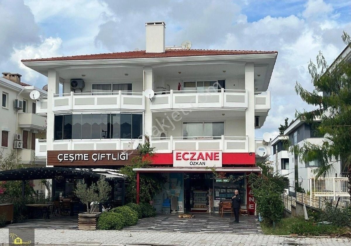 Çeşme Musalla Satılık Daire ÇEŞME MARİNAYA YAKIN 3+1 SATILIK ÇOK GENİŞ DAİRE