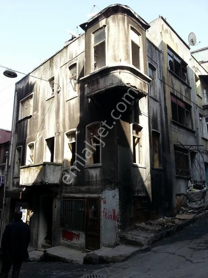 Beyoğlu Şehit Muhtar Satılık Konut+Ticaret Alanı Beyoğlu TARLABAŞINDA 4 KATLI bina ARSASI