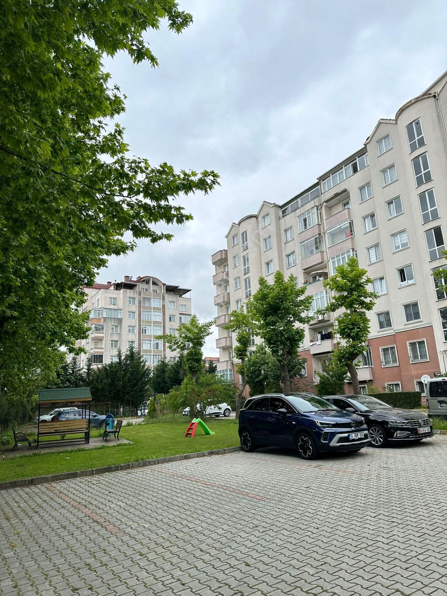 Başakşehir Başakşehir Satılık Daire Başakşehir Onurkent Sevgi Sitesi 3+1 Ebeveyn Banyolu 135 M2 !!