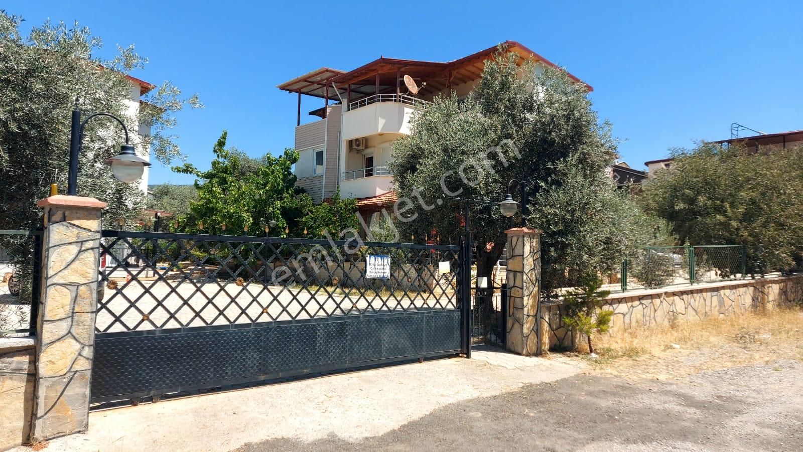 Didim Akbük Satılık Villa  REMAX ZÜMRÜT'TEN MERKEZİ KONUMDA 3+1 SATILIK VİLLA