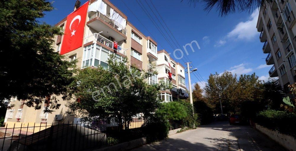 Bayraklı Soğukkuyu Satılık Daire  İzmir Soğukkuyu/Bayraklı mevki 3+1 yapılı D.Gazlı 4kat/2.Arakatı