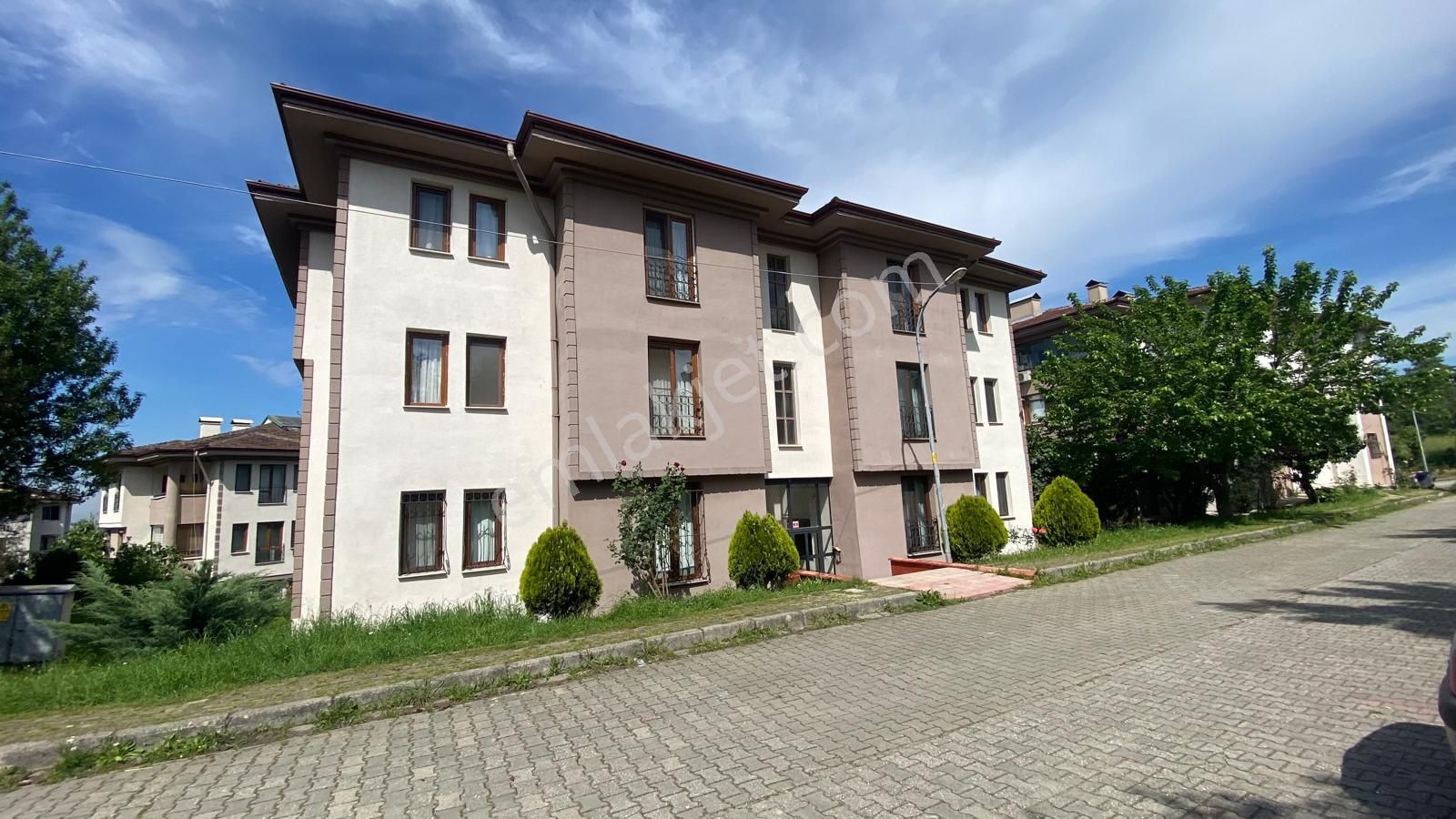 Düzce Merkez Güzelbahçe Satılık Daire  DÜZCE BAHÇEŞEHİR GÜZELBAHÇE MAH. 3+1 SATILIK DAİRE