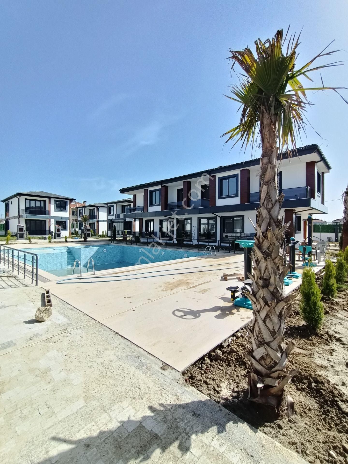 Silivri Cumhuriyet Kiralık Villa  Silivri CİLİN ROYAL'de Kiralık Havuzlu Müstakil Villa