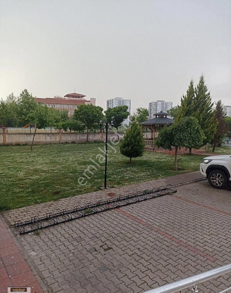 Demir Emlâk Ofisinden Lüks Satılık Daire