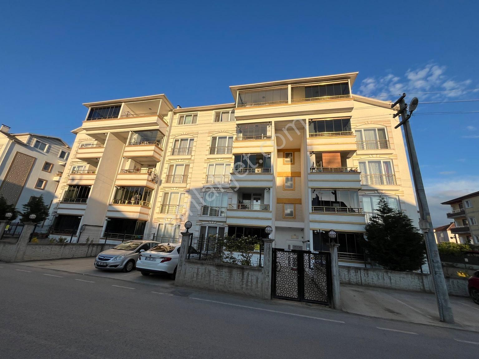 Kartepe Dumlupınar Satılık Daire  RW Nova'dan Dumlupınar Mah. Mimoza Sitesi Satılık 3+1 Daire