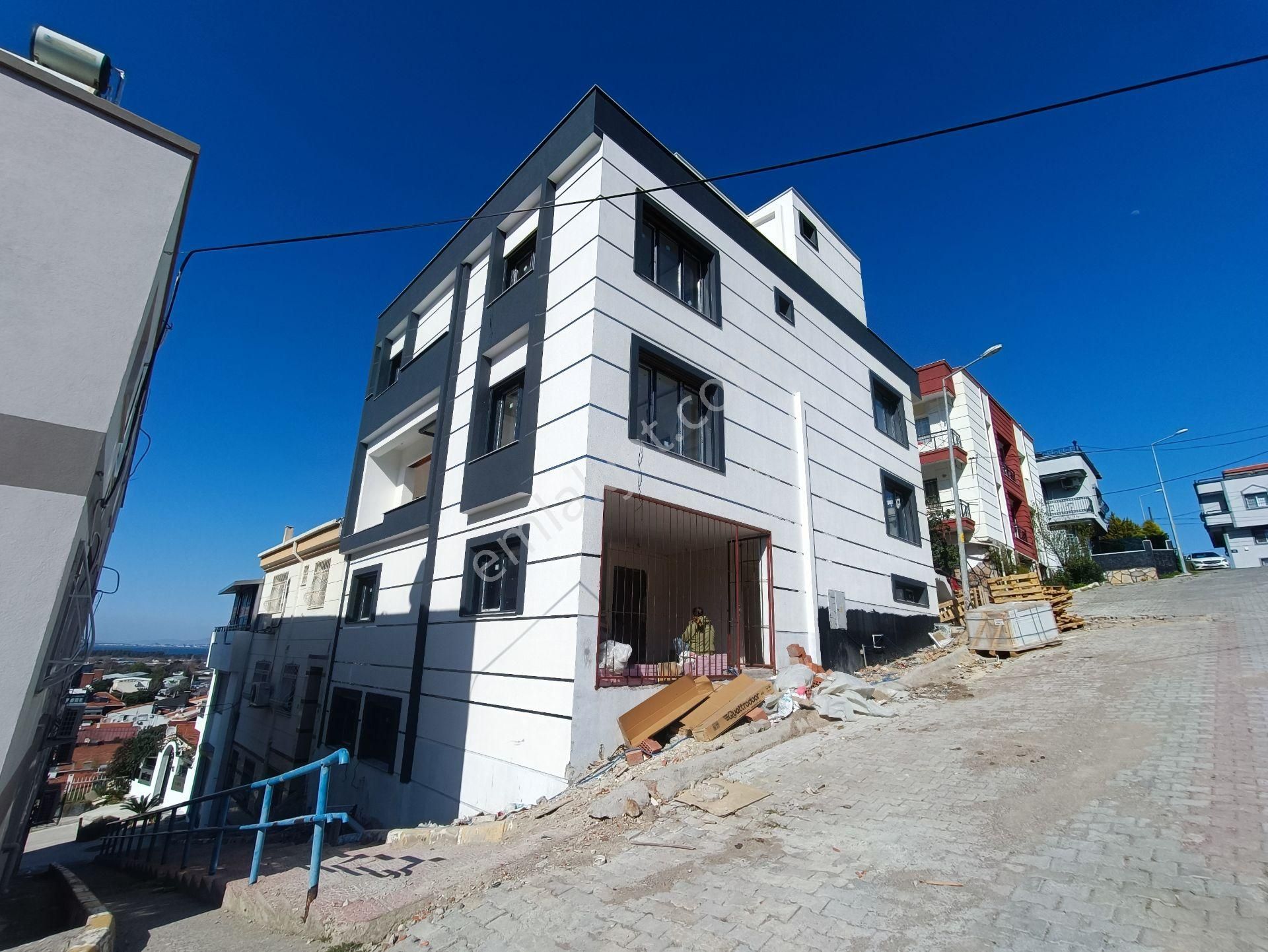 Balçova Korutürk Satılık Daire  İşbankası Evleri Üstü Deniz Manzaralı Asansörlü 4+1 TriplexVilla