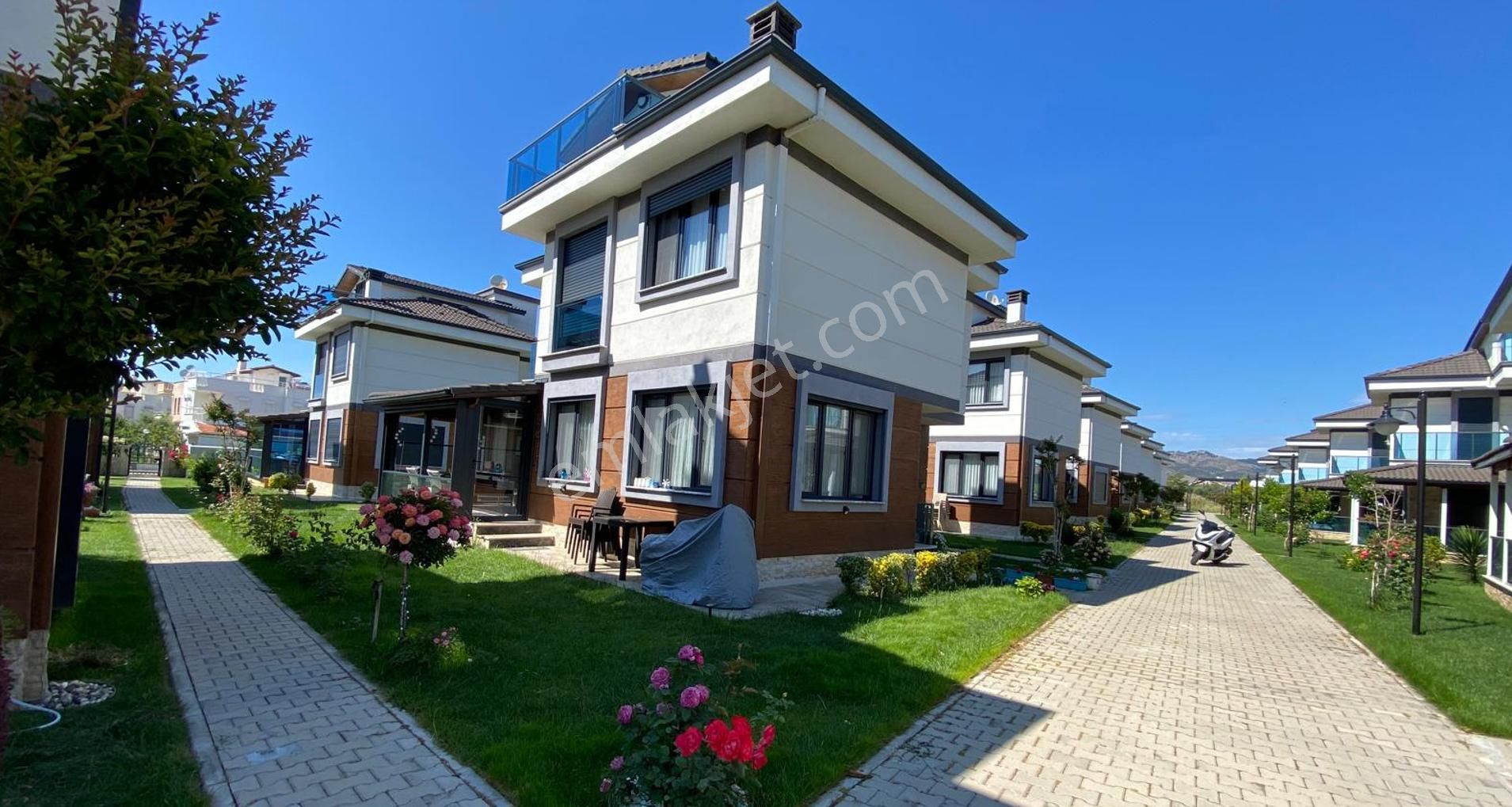 Dikili Salihler Satılık Villa  İzmir Dikili Salihler Deniz Manzaralı Havuzlu Satılık 4+1 Villa