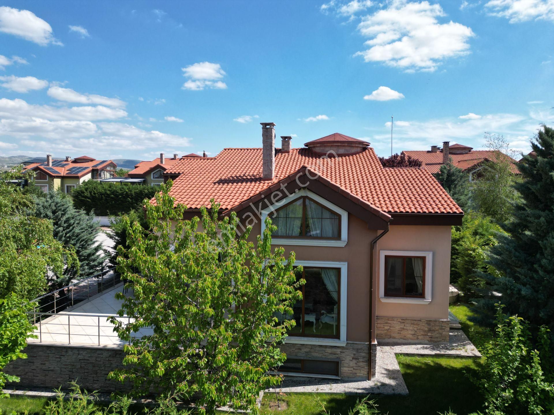 Gölbaşı Bahçelievler Satılık Villa  GÖLBAŞI KIRÇİÇEĞİ EVLERİ SİTESİNDE 9+2 SATILIK VİLLA