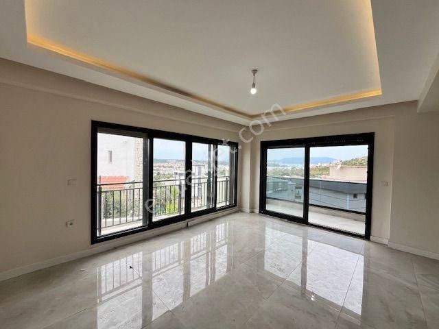 Sığacık Girlen Mevkii'nde Deniz Manzaralı,havuzlu Sıfır Villa - Görsel 6