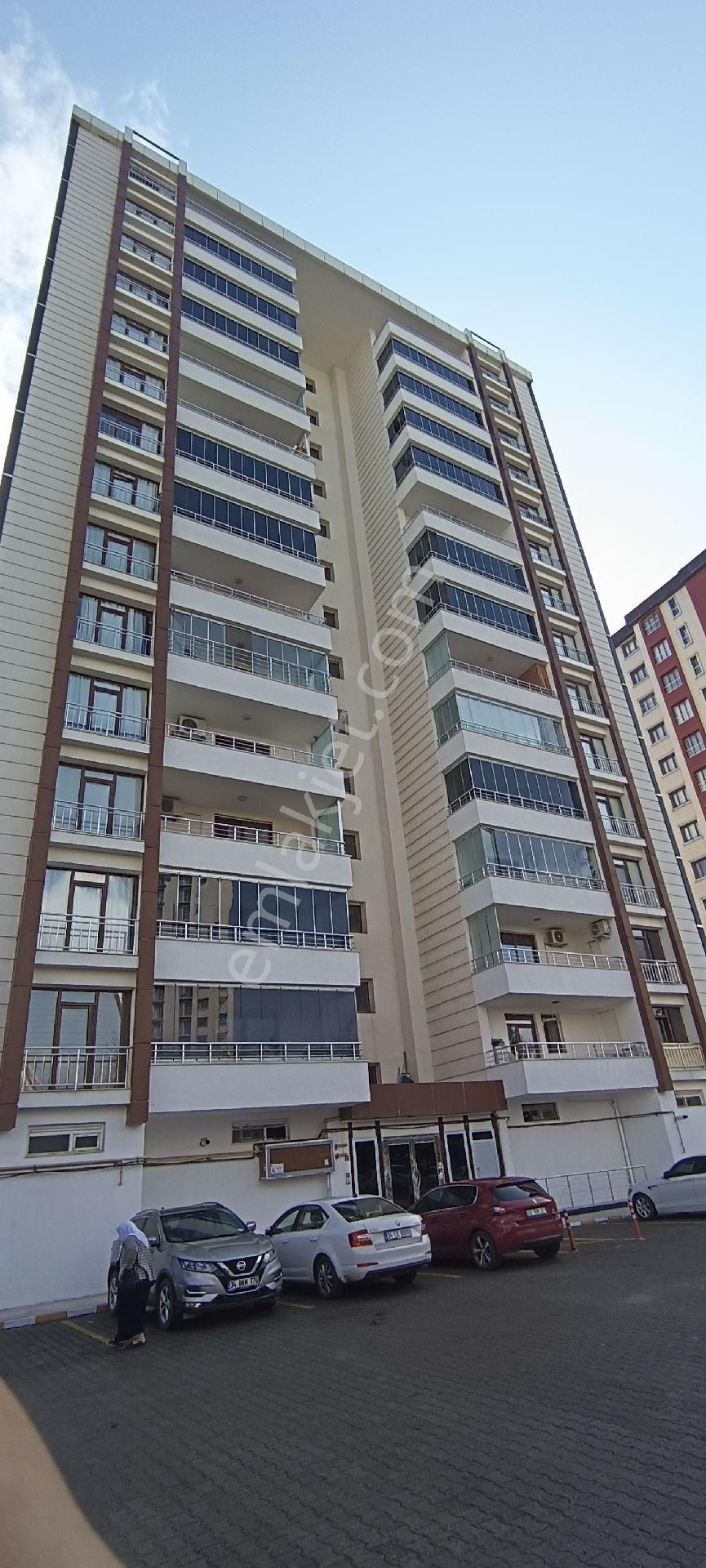 Kayapınar Diclekent Satılık Daire Diclekent 75 üst tarafı havuzlu güvenlikli sitede 4+1 yüksek kat daire 