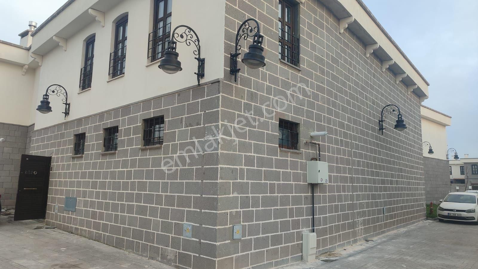 Sur Ali Paşa Kiralık Daire Karen Emlak'tan Kiralik Sur'da İki Katlı Konak Fiyatı 30.000 Tl.