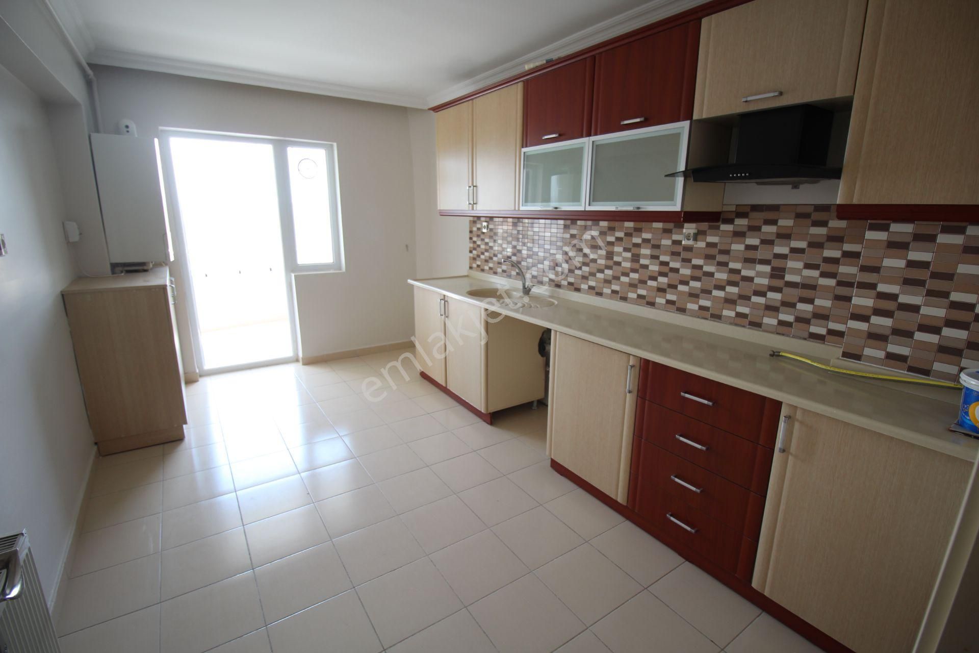 Mamak Ege Satılık Daire  KRC'DEN EGE MAHALLESİNDE CADDE ÜZERİ ÖN CEPHE 3+1 SATILIK DAİRE