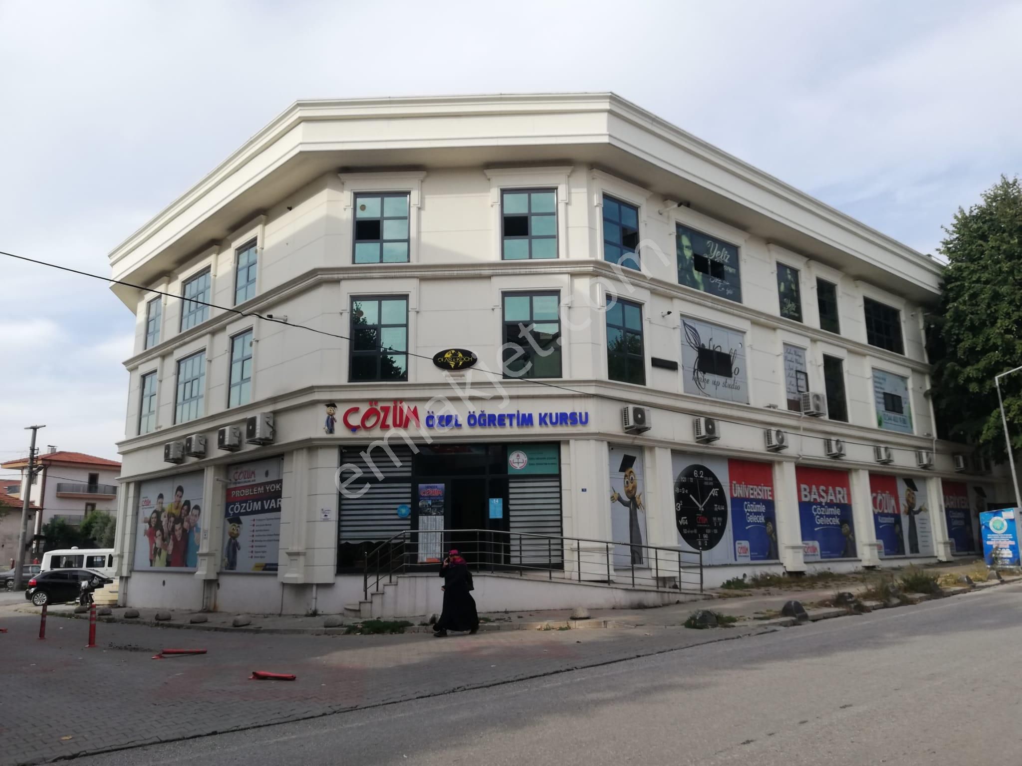 Hendek Mahmutbey Satılık Daire  REMAX AY HENDEK MERKEZDE KONUT İMARLI 1'İ OFİS 2 DAİRE