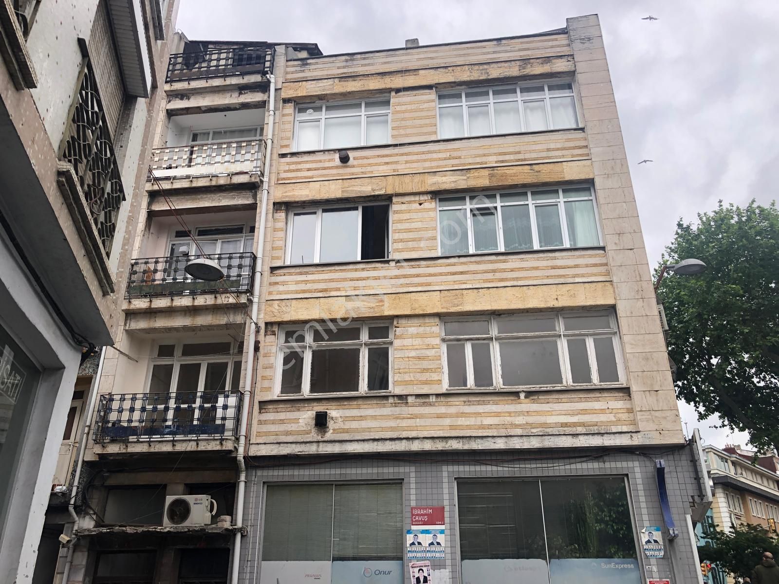 Şehremini De Mükemmel Konumda Ticari Bina - Görsel 4