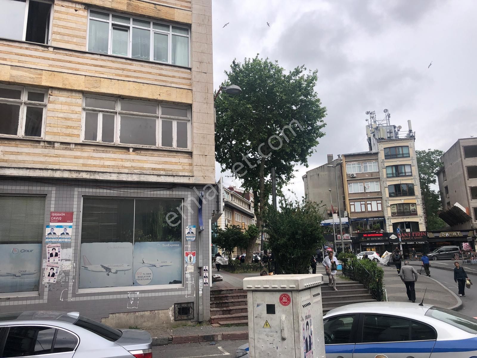 Şehremini De Mükemmel Konumda Ticari Bina - Görsel 3