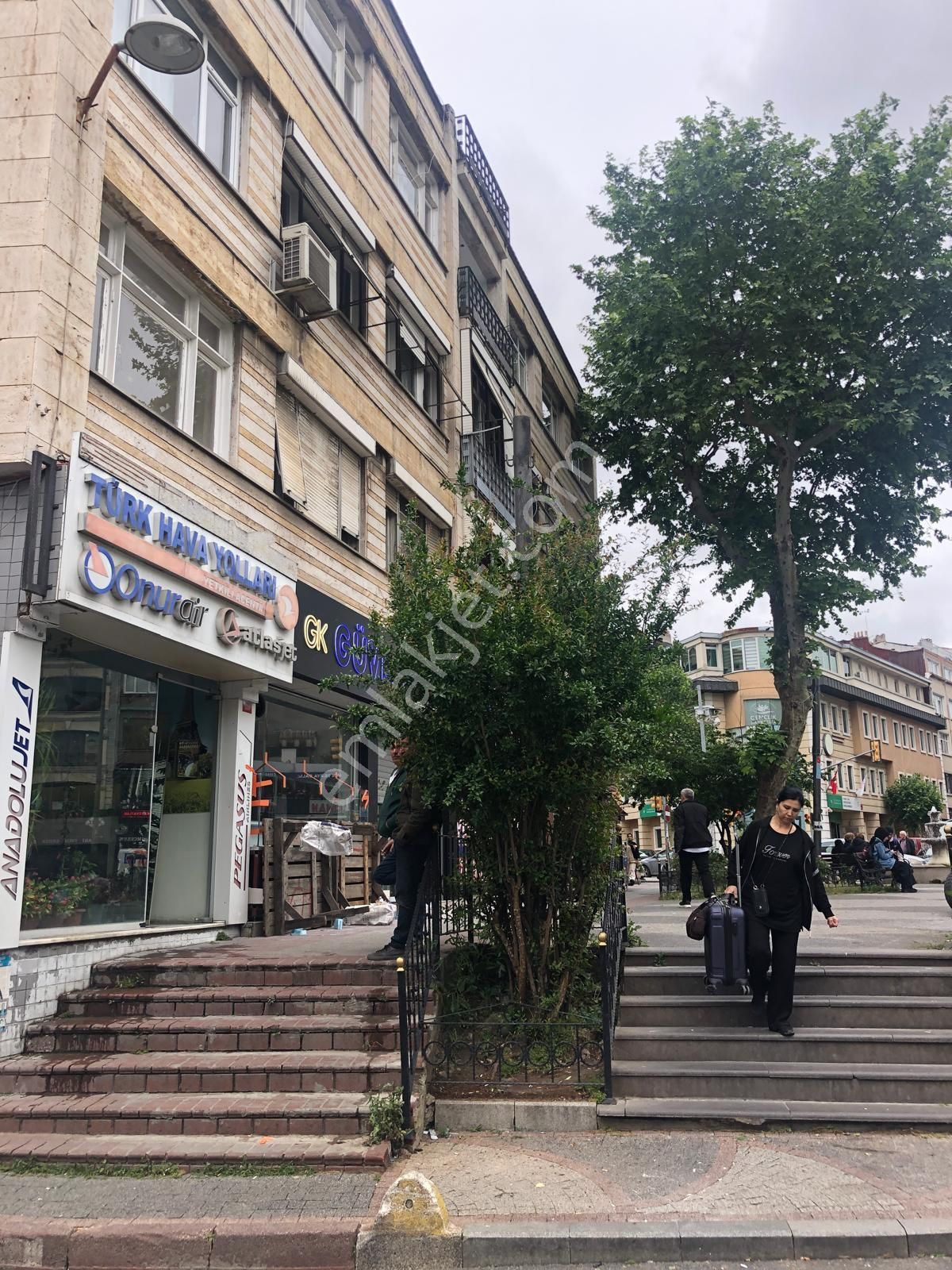 Şehremini De Mükemmel Konumda Ticari Bina - Görsel 11