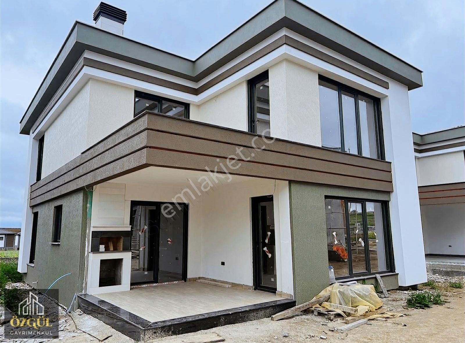 Süleymanpaşa Namık Kemal Satılık Villa ÖZGÜLDEN ÜNİVERSİTE YANI HAVUZLU 195M2 GENİŞ 4+1 SIFIR VİLLALAR