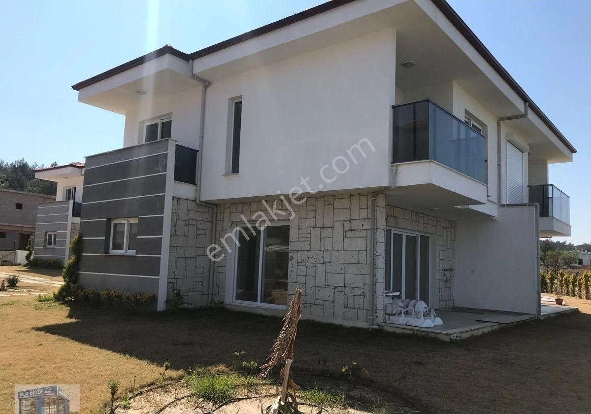 Kuşadası Güzelçamlı Satılık Villa GüzelÇamlı da 3 + 1 sıfır havuzlu villa