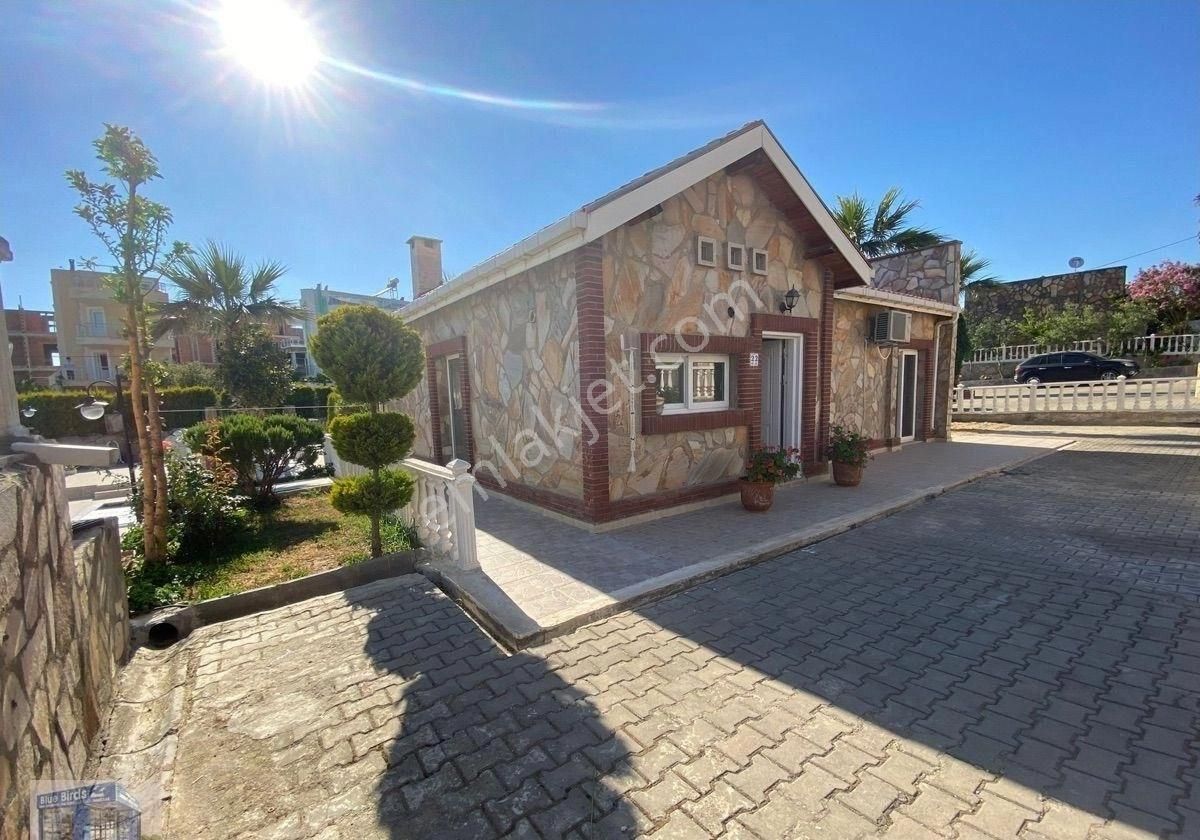 Kuşadası Karaova Satılık Yazlık HAVUZLU  SİTEDE 2+1 TEK MÜSTAKİL YAZLIK