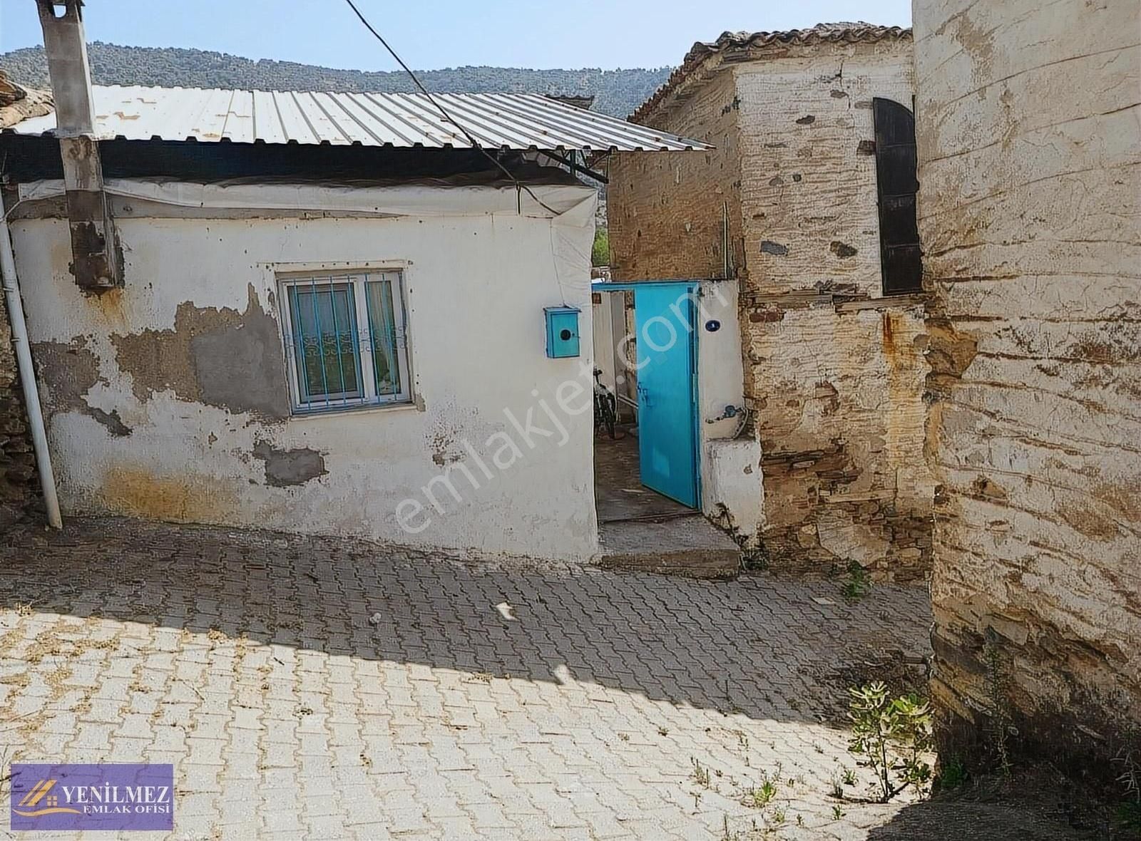 Bayındır Zeytinova Satılık Bina Köy evi 101 m²