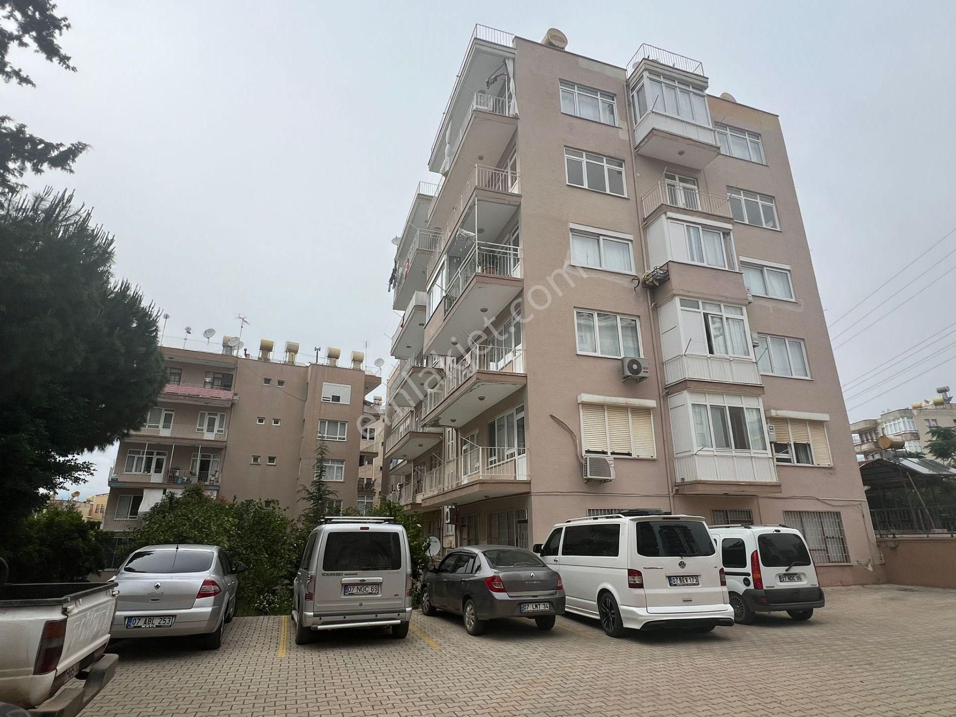 Alanya Tosmur Satılık Daire  TOSMUR MAH. DENİZE 400 MT SATILIK 2+1 AYRI MUTFAK