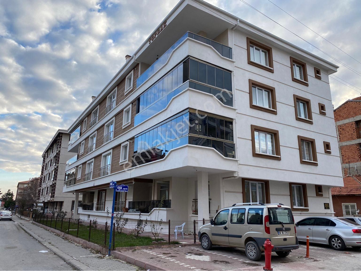 Çubuk Cumhuriyet Satılık Daire ÇARŞI MERKEZDE 205 METREKARE DAİRE