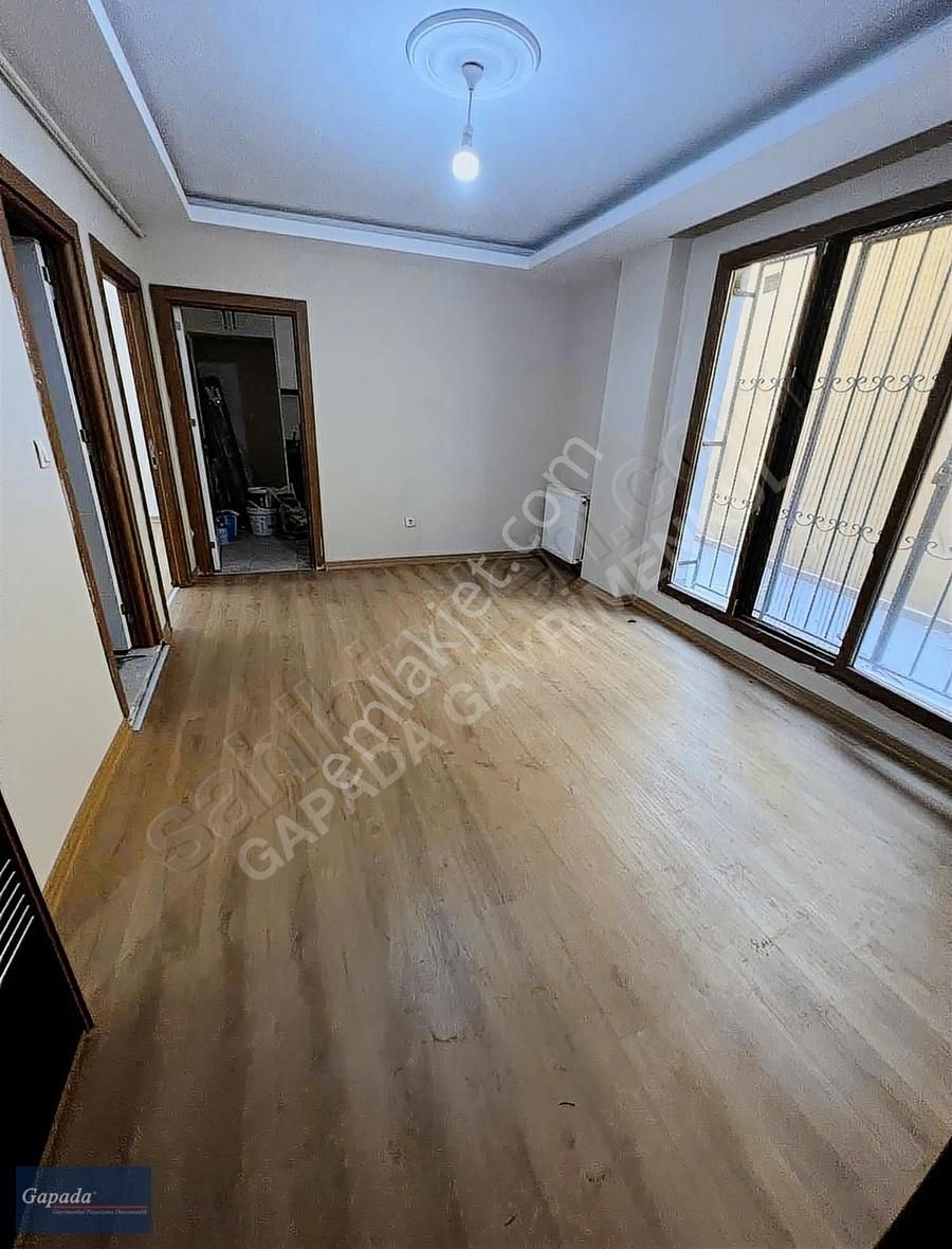 Küçükçekmece Halkalı Merkez Satılık Daire Kavaklı mahallesi 2+1 satılık 75 m. Bahçe katı daire