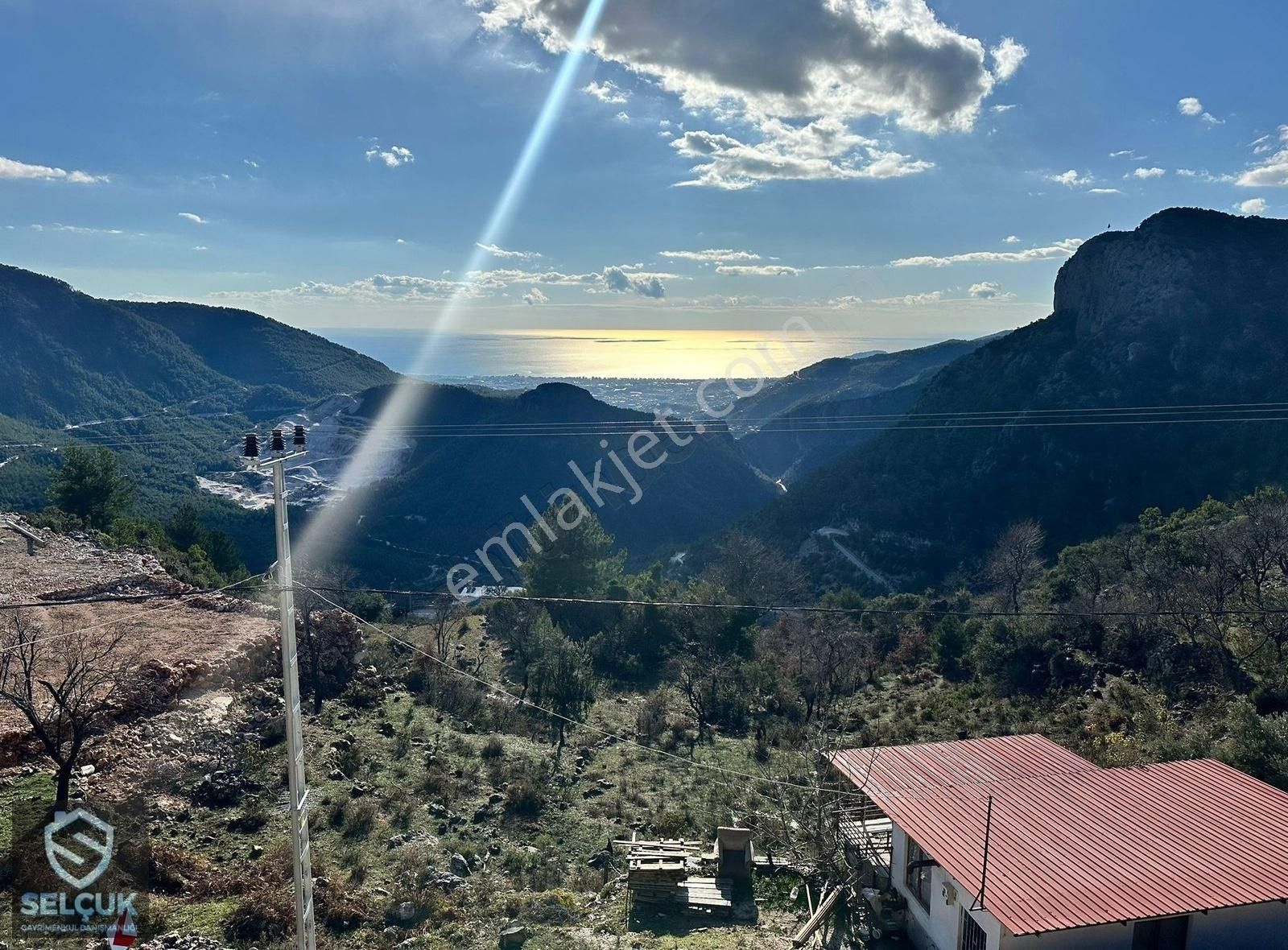 Alanya Bademağacı Satılık Tarla Alanya'da Deniz Manzaralı Müstakil Satılık İmarlı Arsa