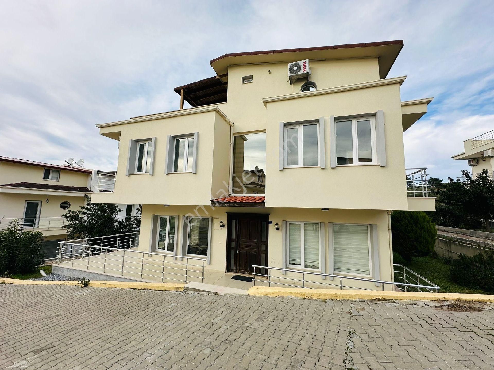 Kuşadası Caferli Satılık Villa Kuşadası Davutlar Yolu Üzerinde 4+1 Manzaralı Eşyalı Satılık Villa 