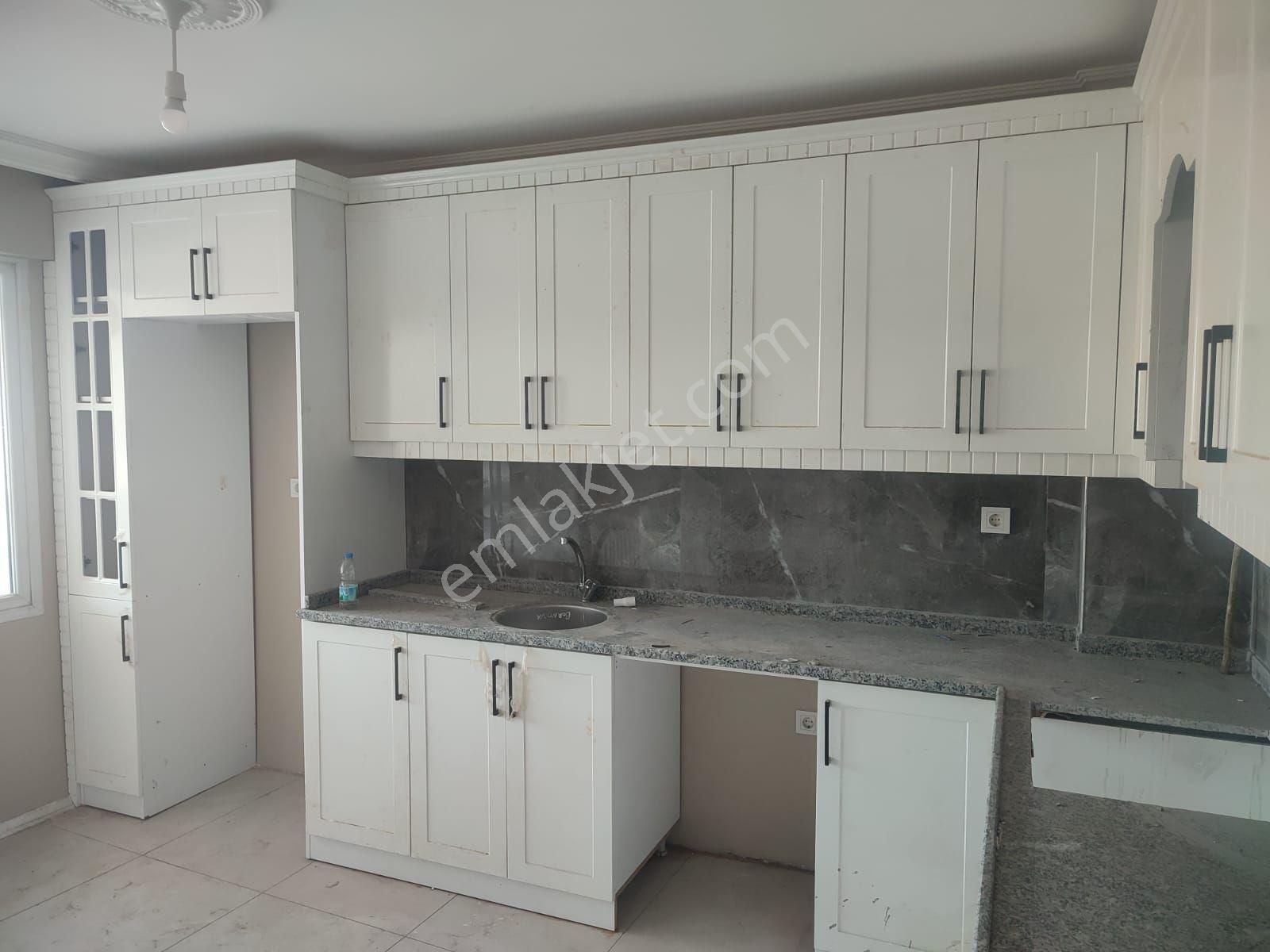 Bornova Ergene Satılık Daire Bornova merkez'de satılık 3+1 full bakımlı daire