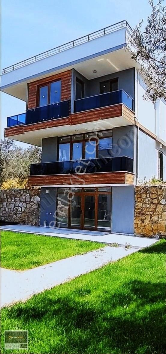 Gömeç Karaağaç Satılık Villa Gömeç Karaağaç'ta Deniz Manzaralı 3+2 Müstakil Triple Lüks Villa