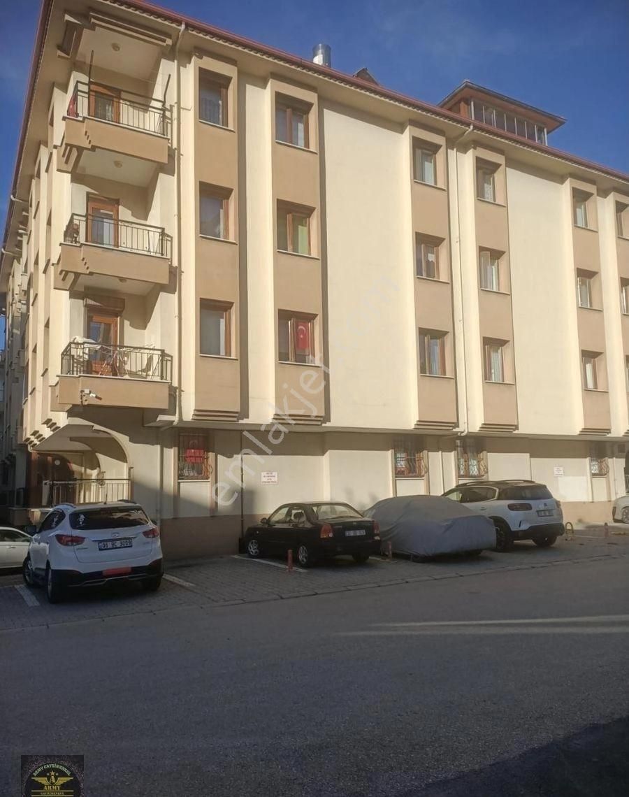 Isparta Merkez İstiklal Mahallesinde Kiralık Daire