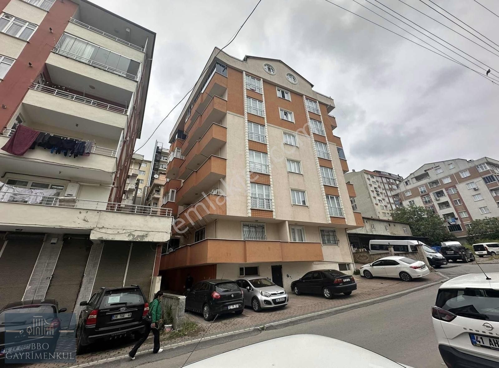 Gebze Köşklü Çeşme Satılık Daire KÖŞKLÜÇEŞME'DE GENİŞ 3+1 ARA KAT DAİRE