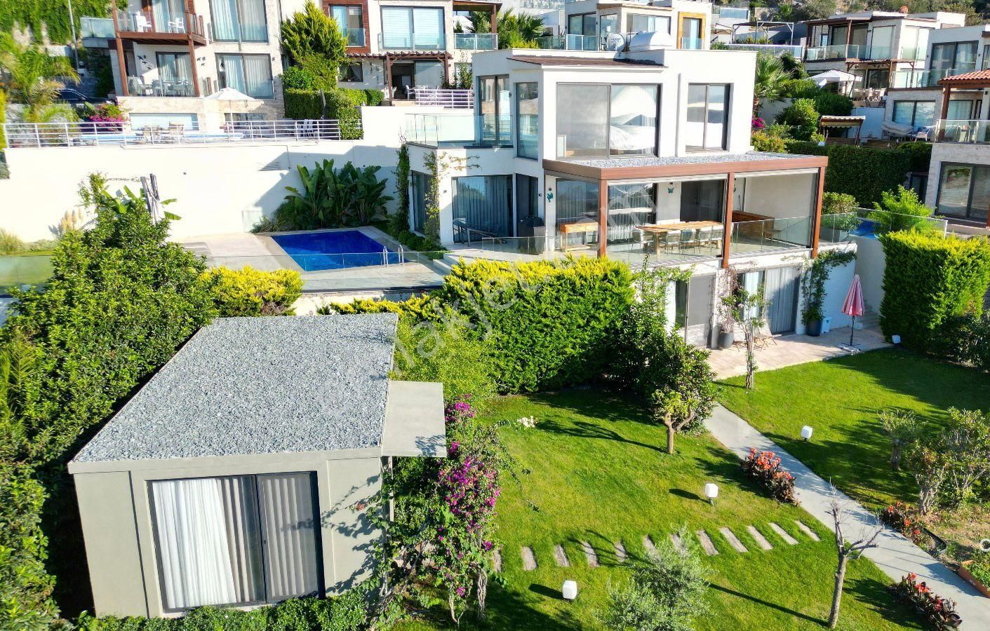 Bodrum Yalıkavak Satılık Villa  Yalıkavak Gerişte Satılık Önü Kapanmaz Deniz Manzaralı 5+1 Villa