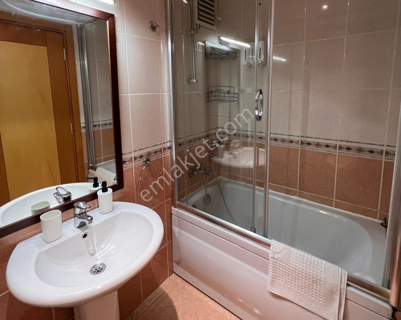 İstinye'de Aktiviteli Sitede 3+1 Teraslı, Bahçeli Eşyalı Daire - Görsel 25