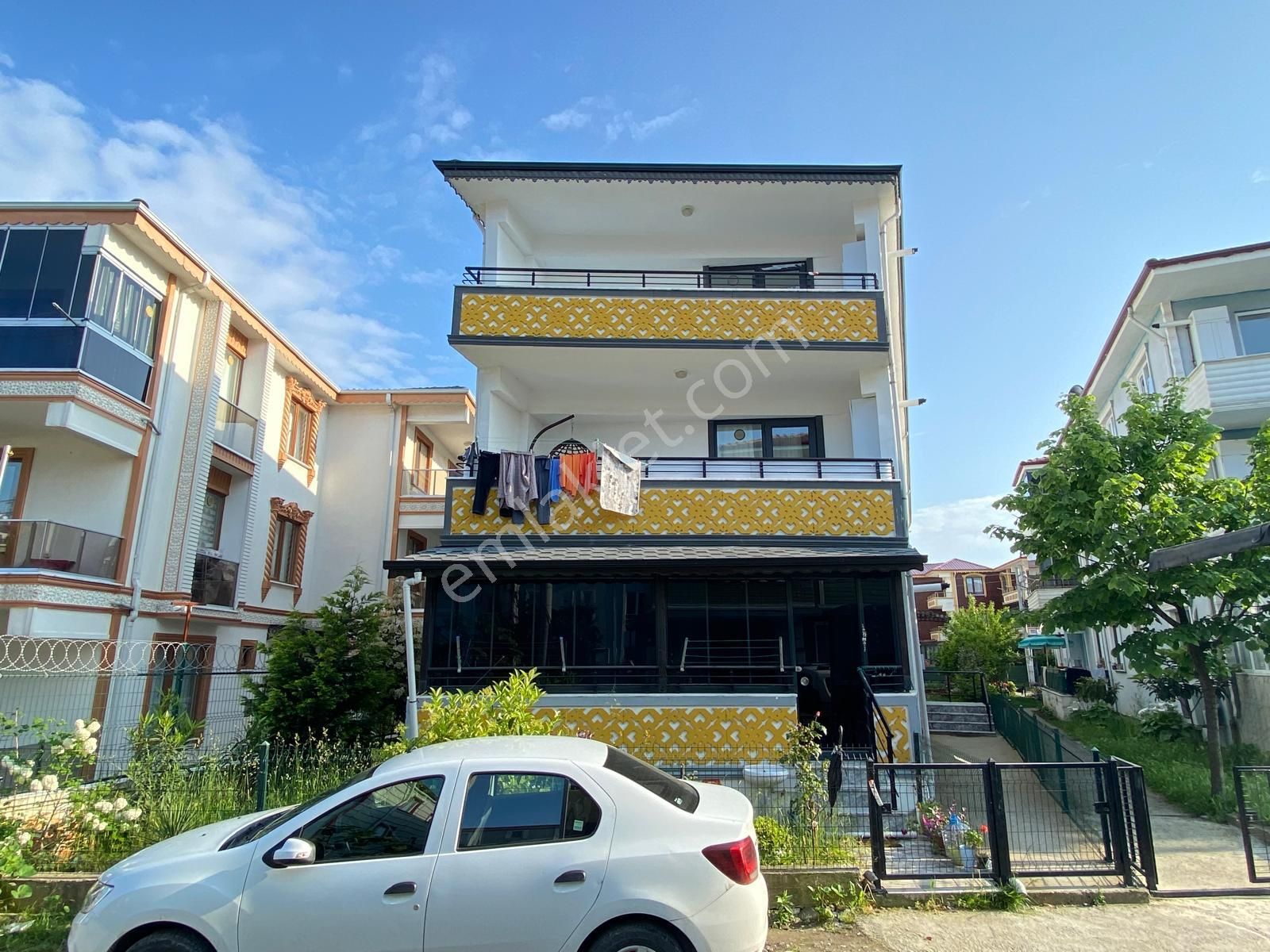 Karasu Yalı Satılık Daire  PLAJ MERKEZDE ÖNÜ KAPANMAZ YERDEN ISITMALI MUTFAK AYRI SATILIK 2+1 DAİRE 