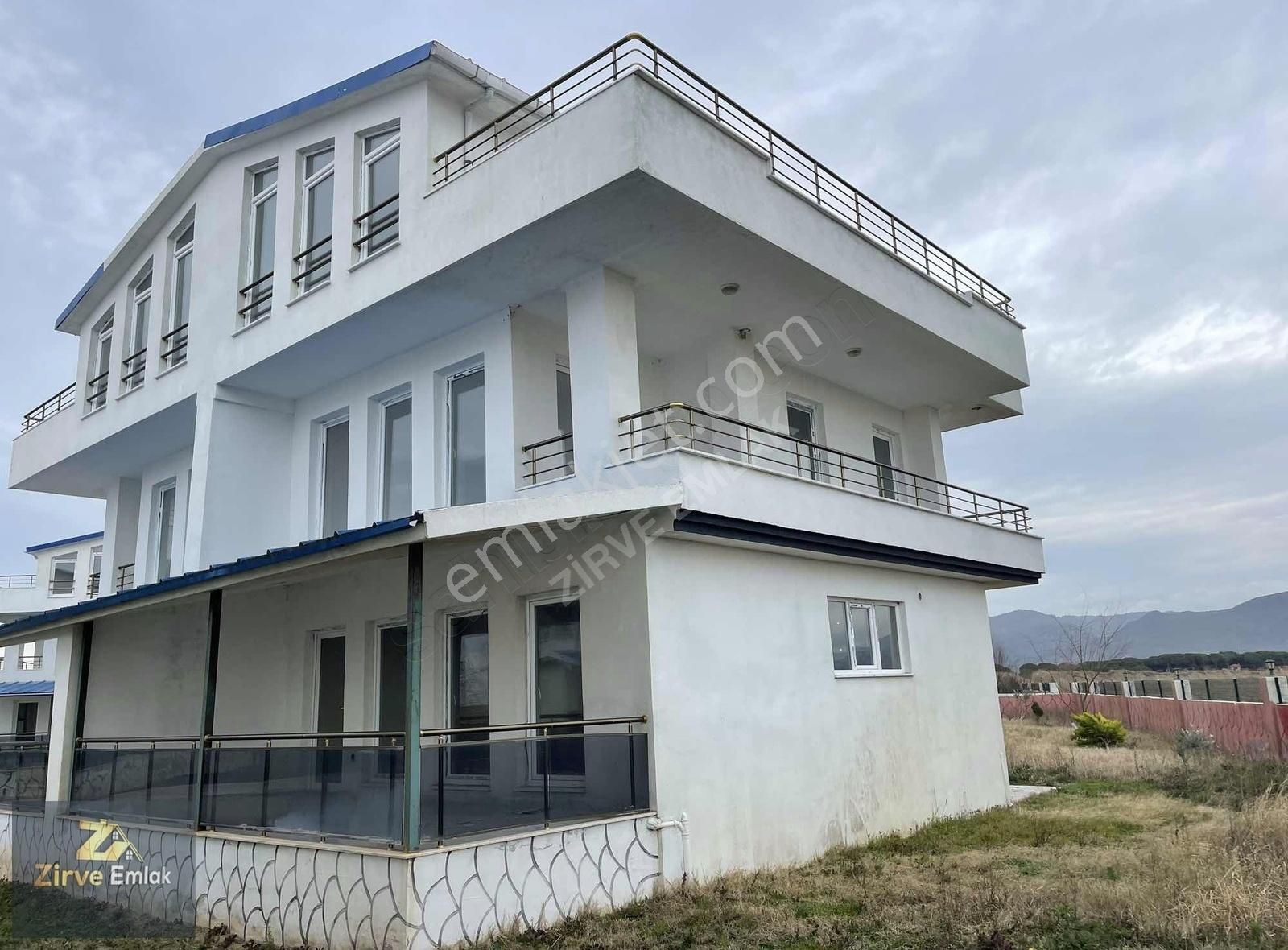 Dikili Salihler Satılık Villa DENİZ MANZARALI 5+1 HAVUZLU TRİPLEKS VİLLA