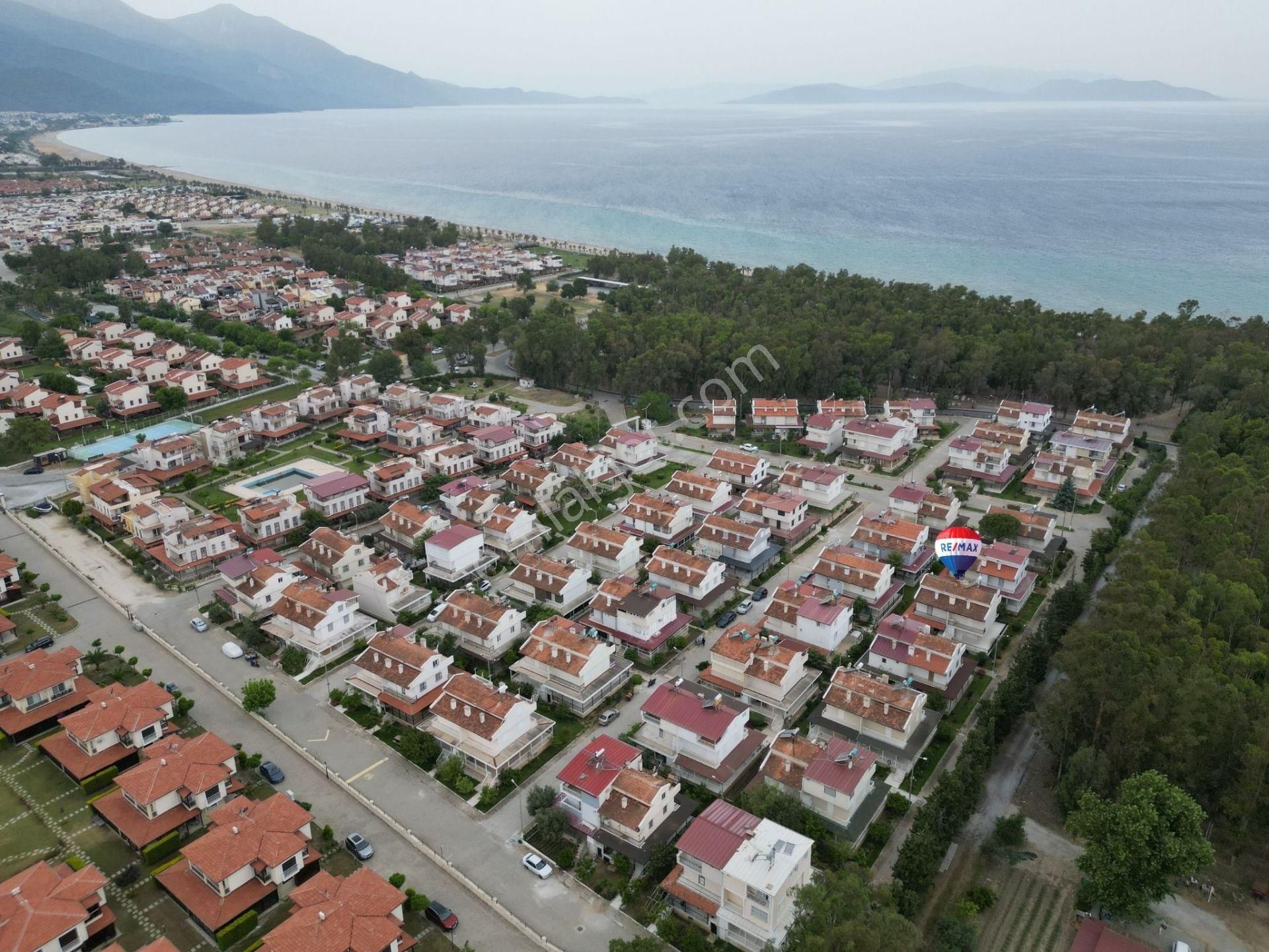 Kuşadası Davutlar Satılık Villa DAVUTLAR'DA SEVGİ PLAJINA SIFIR SİTEDE SATILIK 4+1 VİLLA