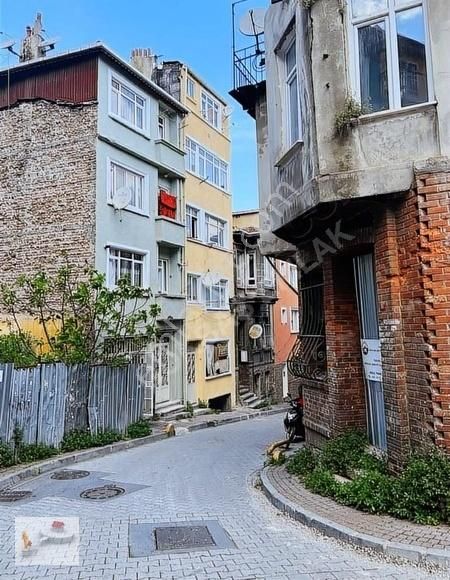 Fatih Balat Satılık Daire GÖKBAŞ EMLAKTAN BALAT KİTEMİTÇİ CAD.SATILIK 1+1 3.KAT