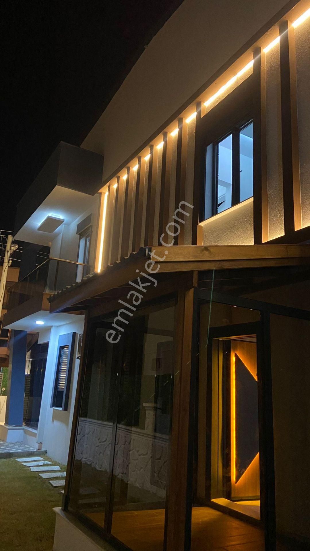 Menderes Mithatpaşa Satılık Villa  MENDERES MİTHATPAŞA MAHALLESİNDE KIŞ BAHÇELİ 4+1 TRİPLEKS VİLLA SAĞLAM GAYRİMENKULDEN SATILIKTIR