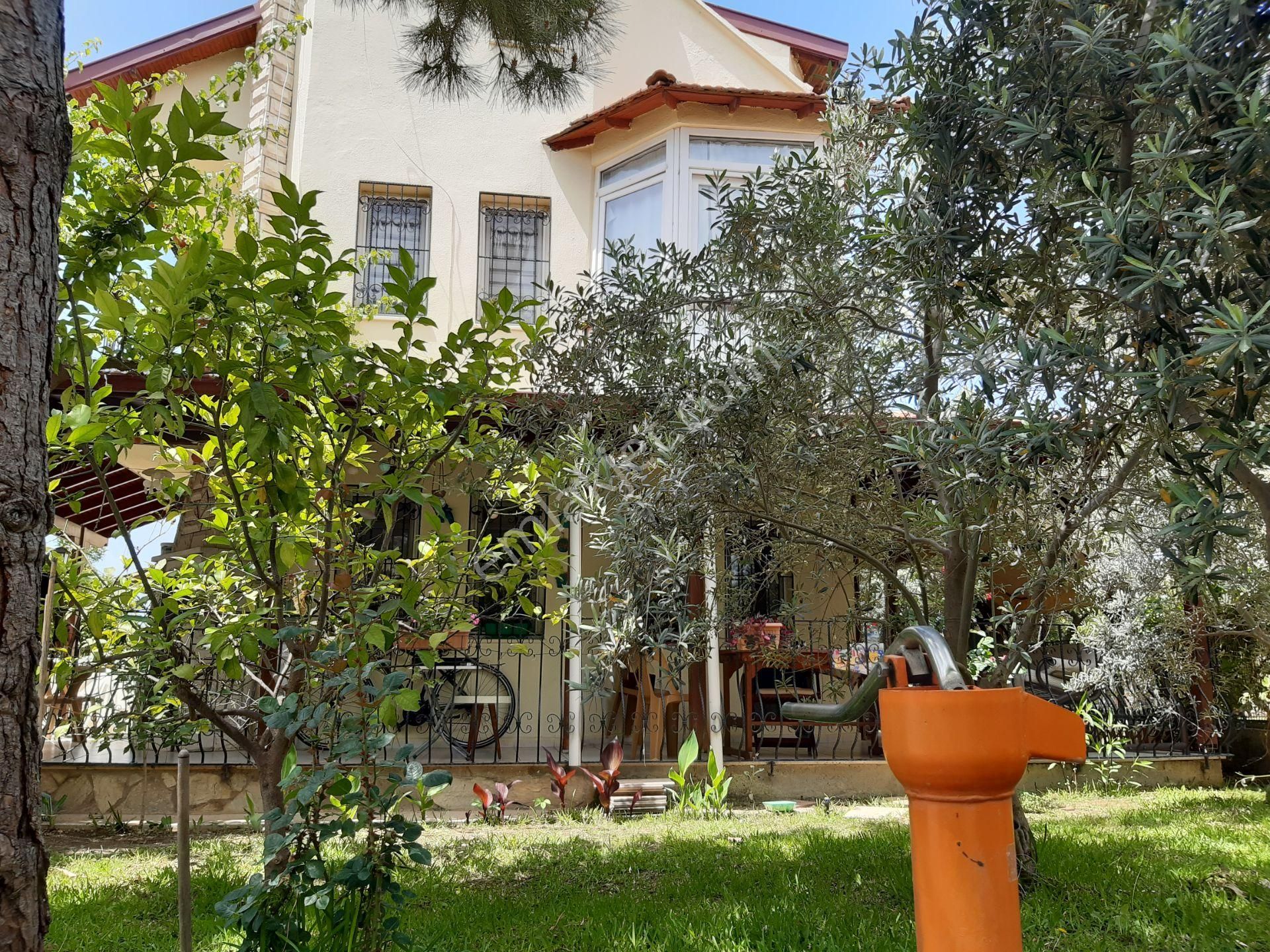 Fethiye Akarca Satılık Villa  Limopol'den Fethiye Akarca Sahilde Site İçinde Havuzlu Villa