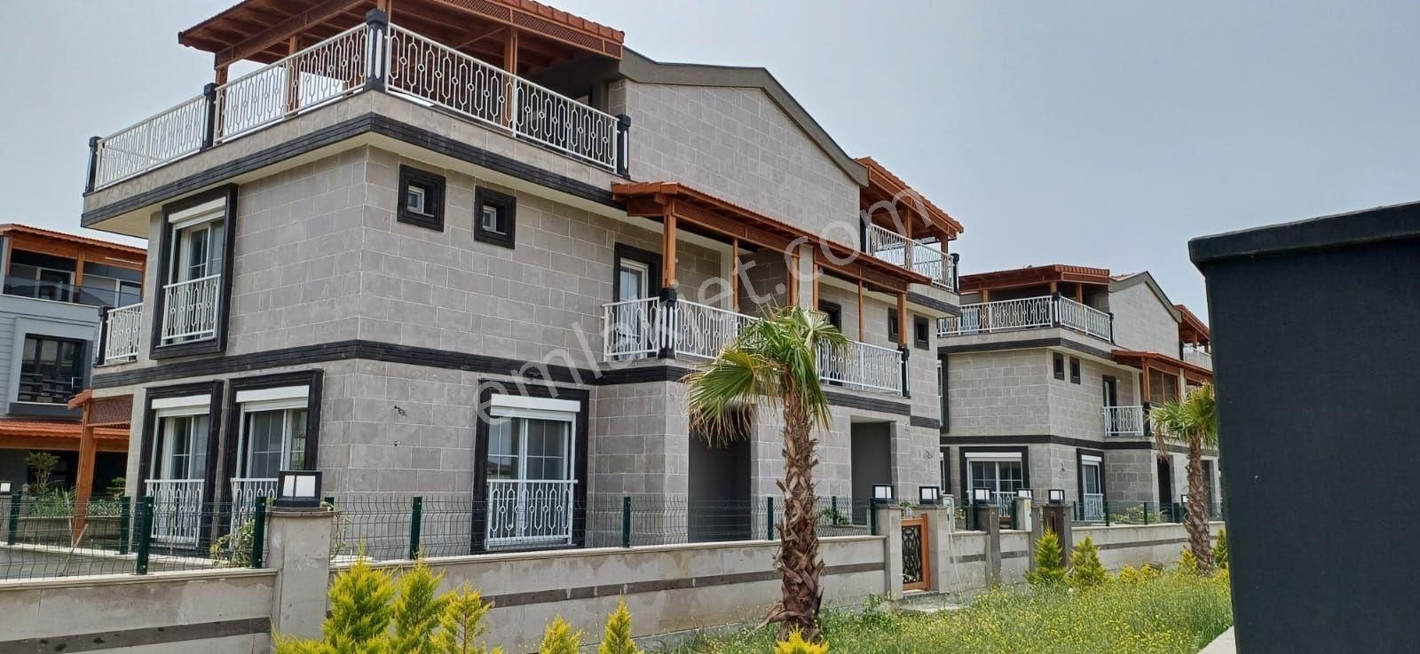 Ayvalık Küçükköy Satılık Villa  AYVADA'DAN KÜÇÜKKÖY'DE YÜZME HAVUZLU SIFIR TRİPLEKS  VİLLALAR 