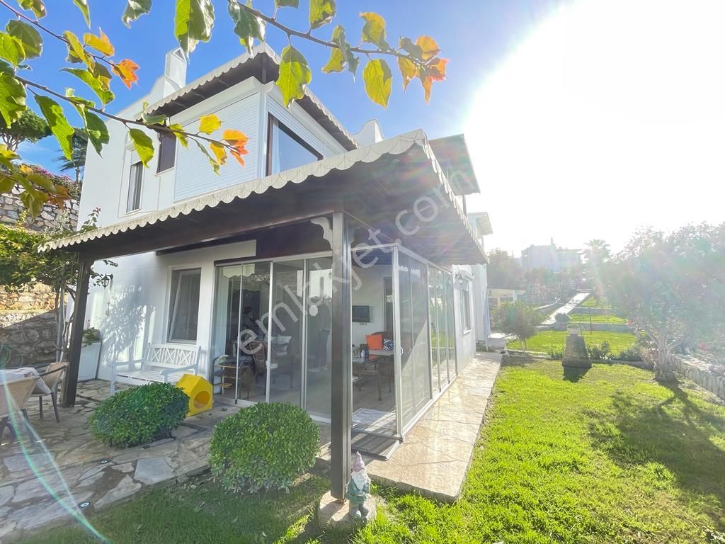 Milas Güllük Satılık Villa  Muğla Güllük Satılık Deniz Manzaralı Müstakil Villa