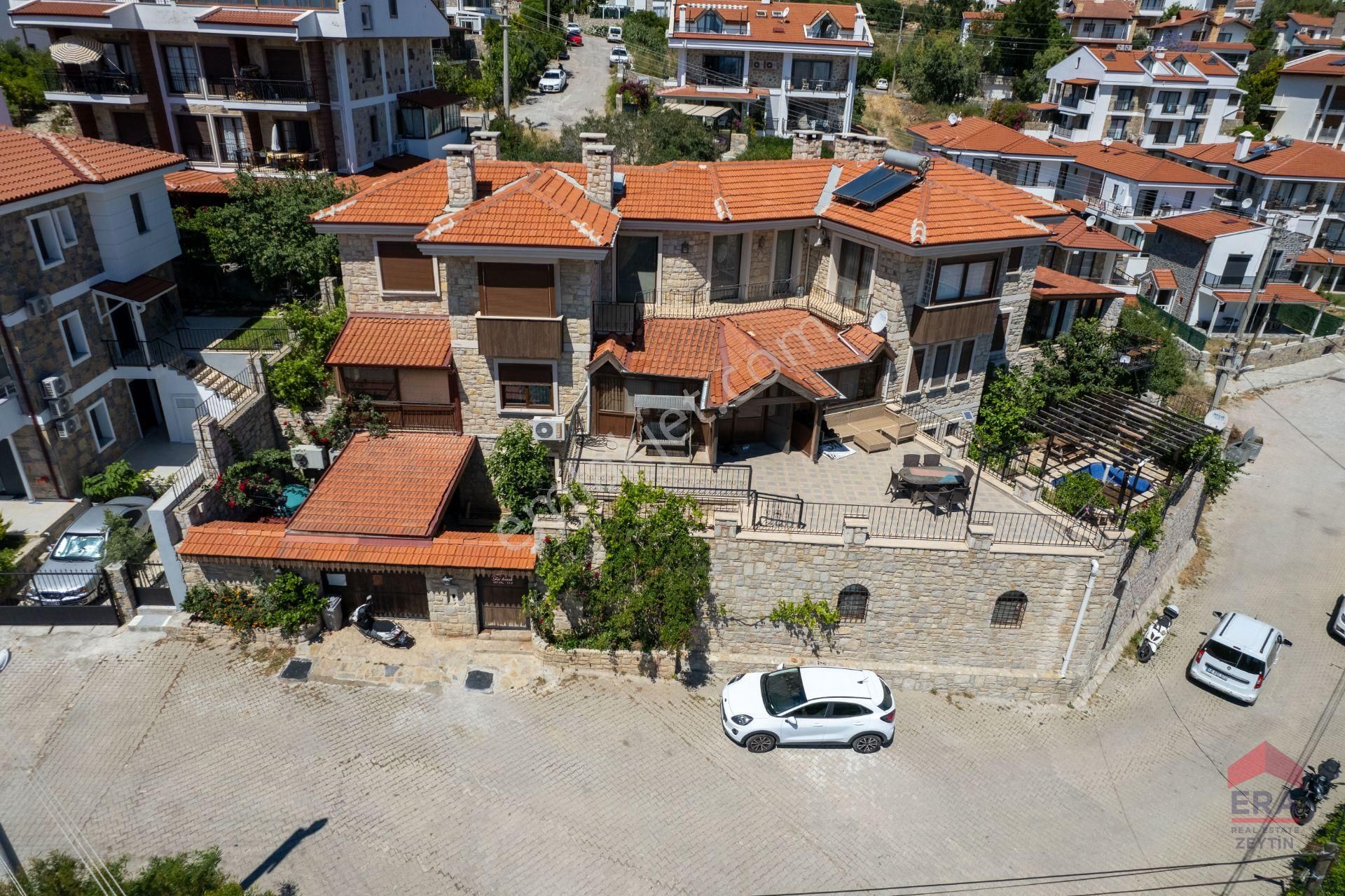 Datça İskele Satılık Villa  Datça Merkezde Satılık 550m2 Deniz Manzaralı Bahçeli Taş Konak