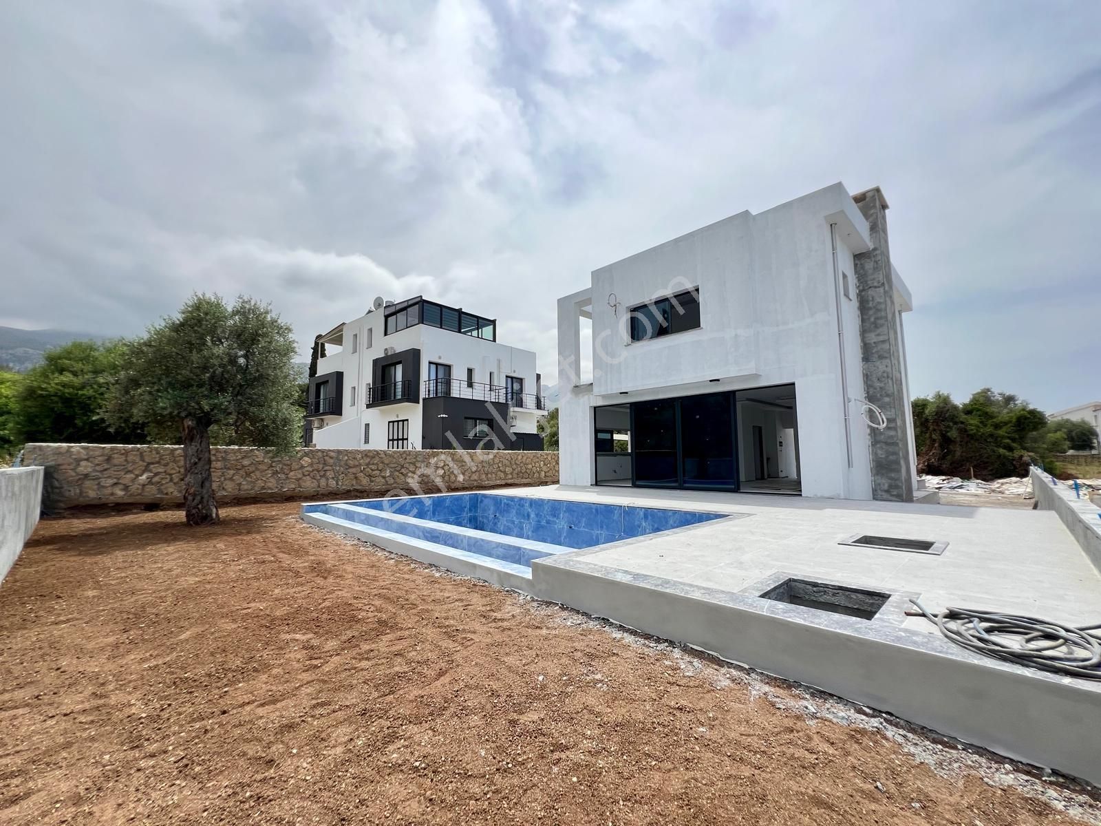 Girne Çatalköy Köyü Satılık Villa  Satılık 3+1 villa, özel havuzlu. Teslim Temmuz 2024. Çatalköy, Kyrenia